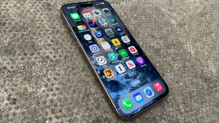 Apple iPhone 15 Plus: इसके बेहतरीन फंक्शन्स और भारत में 80,000 रुपये से शुरू होने वाले प्राइस के बारे में जानें