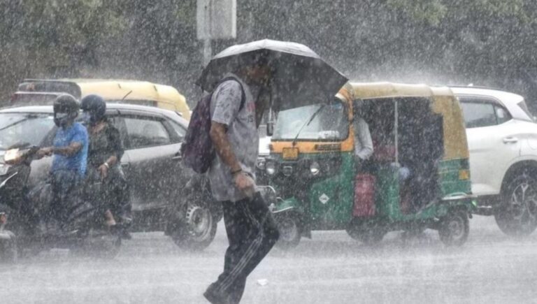 Aaj Ka Mausam: यूपी के विभिन्न जिलों में मॉनसून की प्रचंड बारिश और आंधी-बिजली से अलर्ट जारी