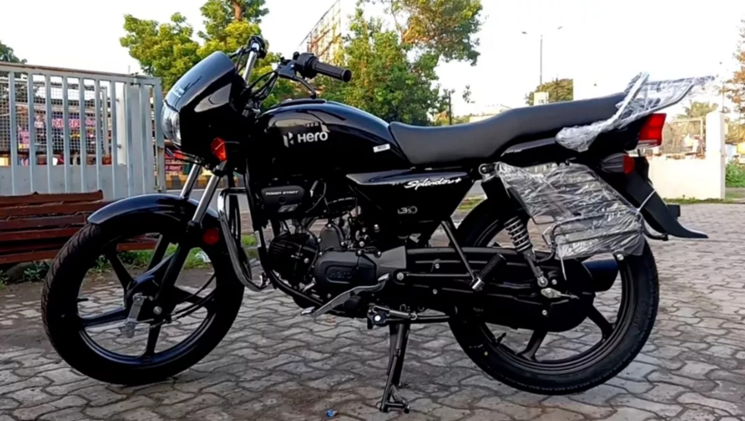 Hero Splendor Plus: मात्र 75,000 में शानदार माइलेज और 5 साल की गारंटी के साथ धांसू बाइक